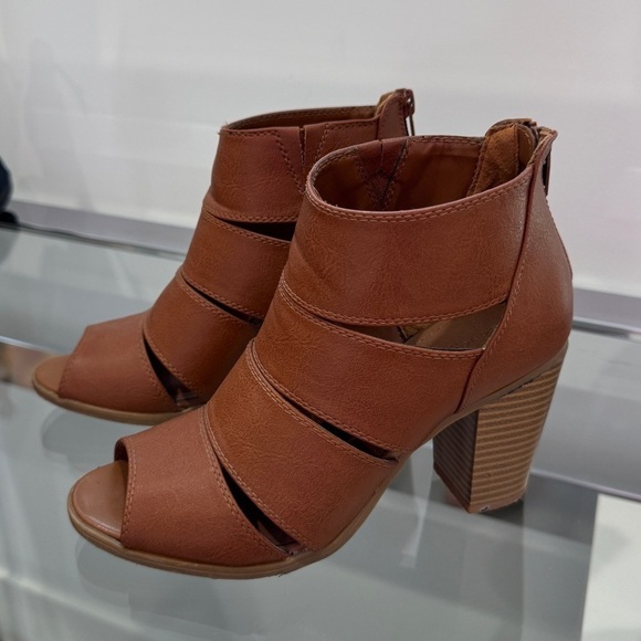 Sonoma Lifestyle Tan Open Toe Booties (Sz 6) - Picture 1 of 7